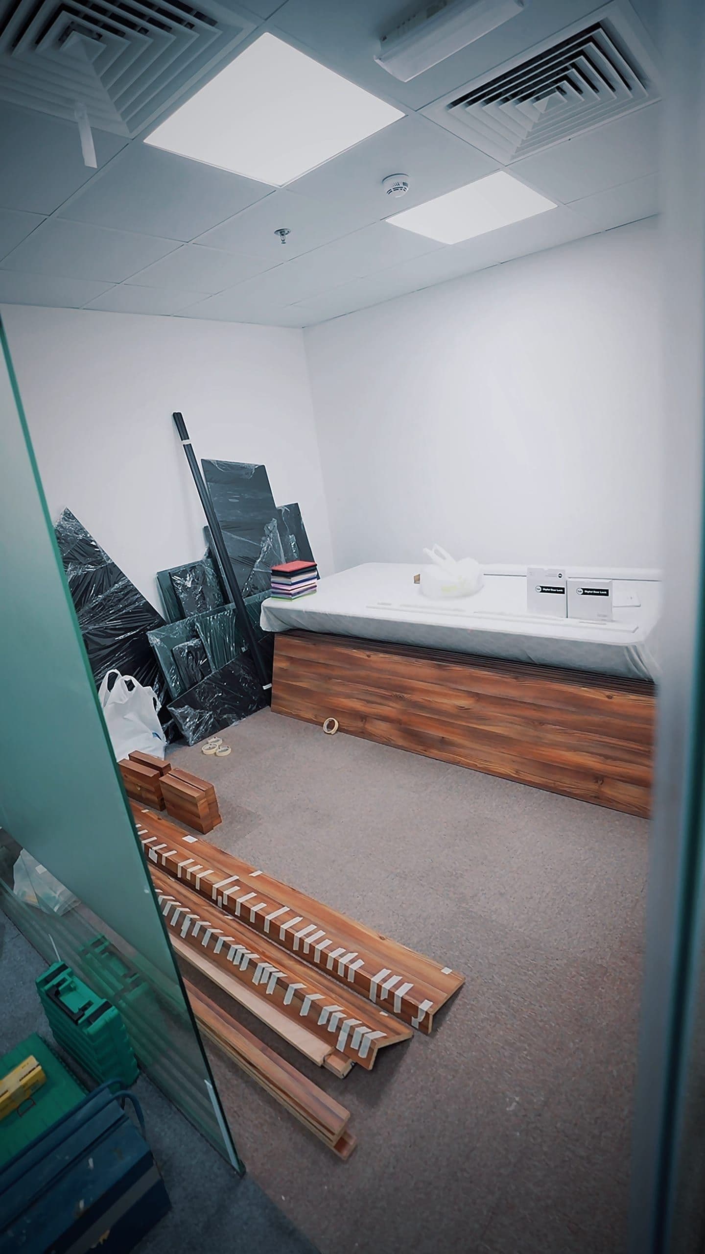 Executive office, before