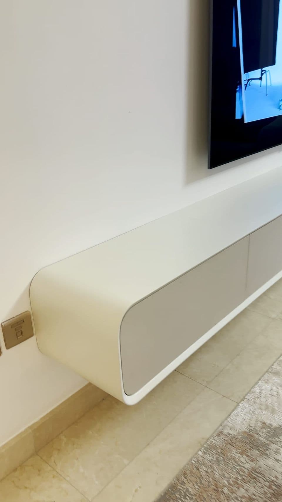 Fitted Wardrobes: Sliding vs Hinged Doors, Layouts and What Affects the Cost